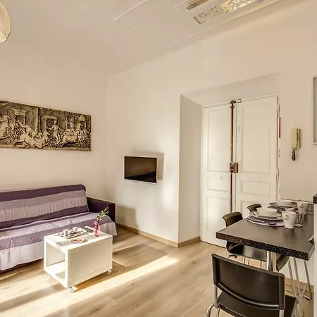 Bed & Breakfast Life In Roma